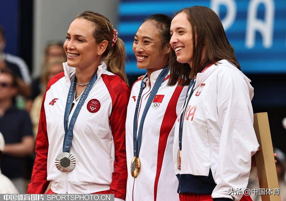 球员在拿球 球员在拿球