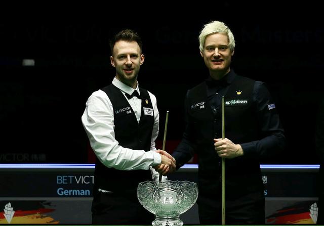 线在他面前 线在他面前